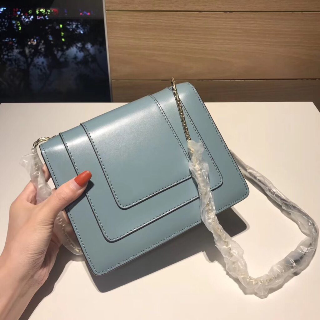宝格丽 BVLGARI Serpenti 蛇头包 20cm小号单链条单肩斜挎包 进口牛皮6色 – Image 10 宝格丽 BVLGARI Serpenti 蛇头包 20cm小号单链条单肩斜挎包 进口牛皮6色 – Image 10