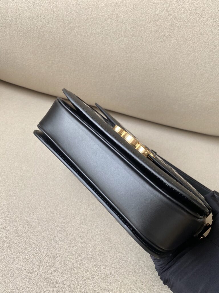 赛琳 CELINE 凯旋门中号帆布拼接皮革单肩包 22.5cm 复古老花刺绣翻盖包 – Image 8 赛琳 CELINE 凯旋门中号帆布拼接皮革单肩包 22.5cm 复古老花刺绣翻盖包 – Image 8