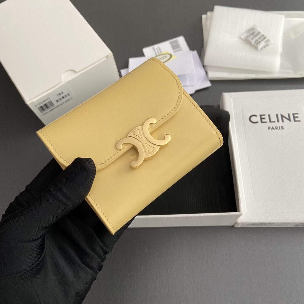 赛琳 CELINE 凯旋门短款钱包9.5cm 6款配色 经典Triomphe系列 – Image 7 赛琳 CELINE 凯旋门短款钱包9.5cm 6款配色 经典Triomphe系列 – Image 7
