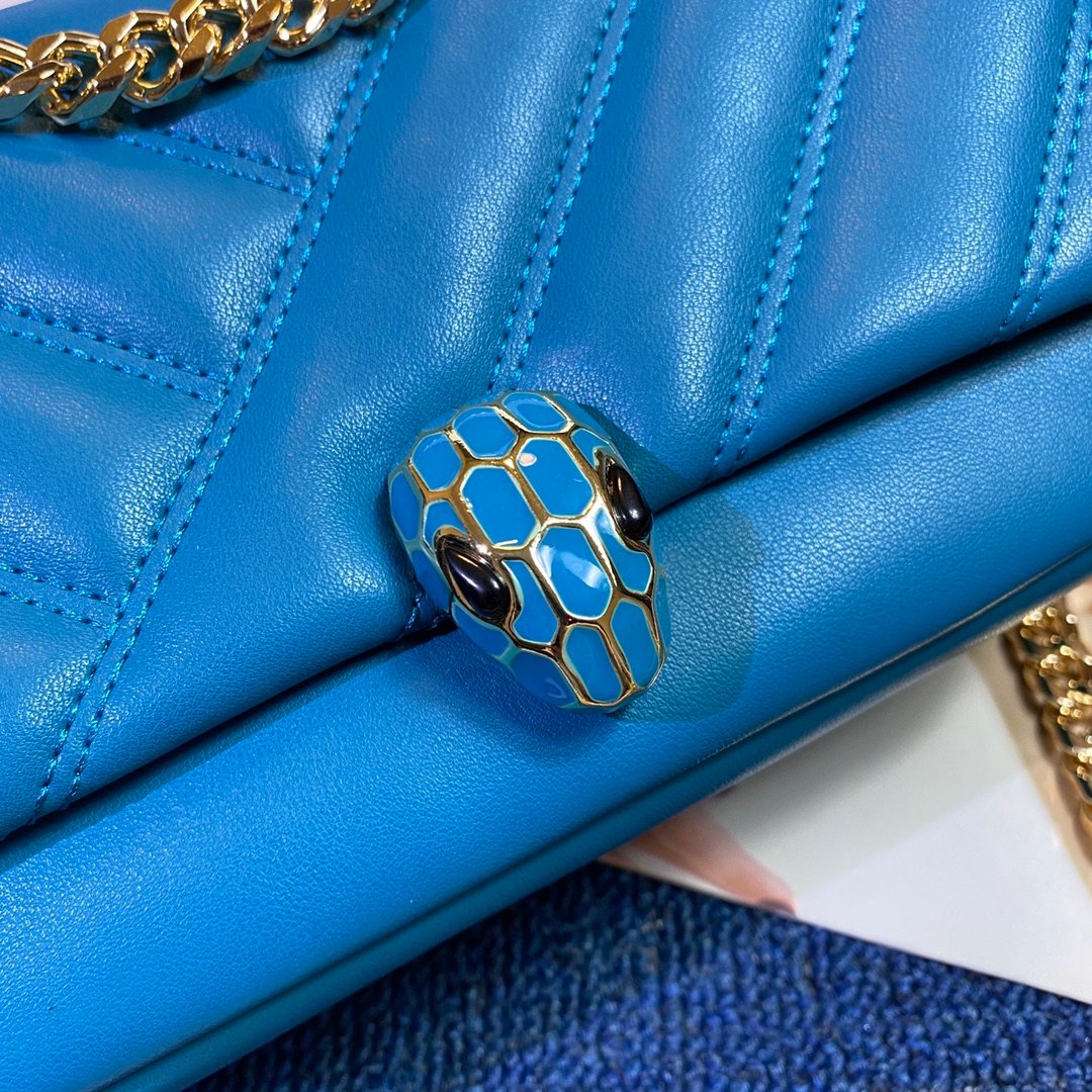 23-38.jpeg BVLGARI 宝格丽 Serpenti Forever 系列人字纹绗缝小牛皮单肩包22.5cm 女士斜挎手提包 配蛇头搭扣 - 图片 9