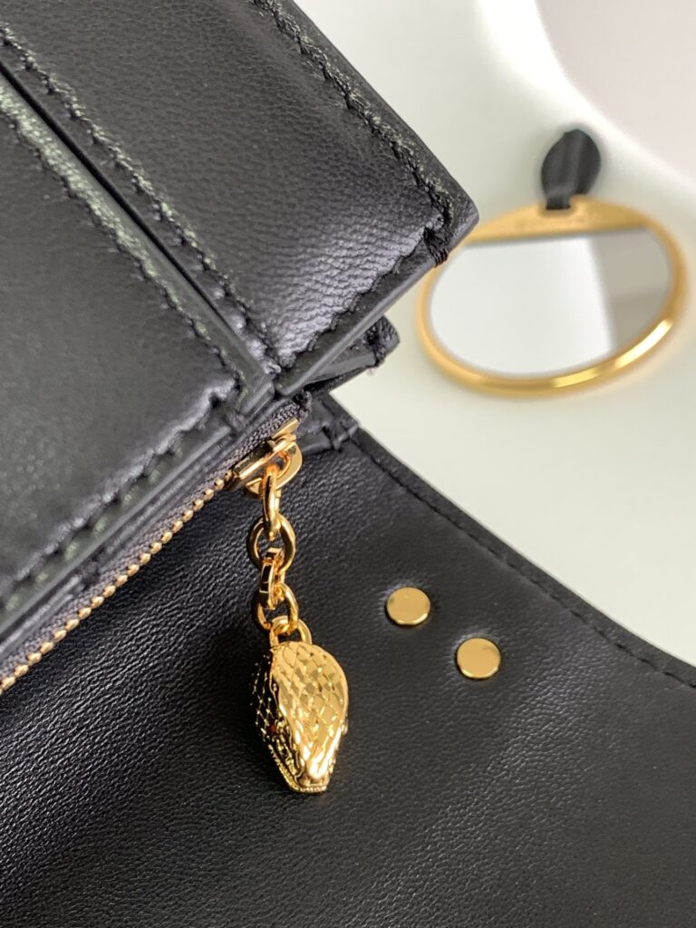 BVLGARI 宝格丽 Serpenti Forever 蛇头包小羊皮单肩斜挎包女包 4色25cm 粗链条琴谱包 – Image 9 BVLGARI 宝格丽 Serpenti Forever 蛇头包小羊皮单肩斜挎包女包 4色25cm 粗链条琴谱包 – Image 9