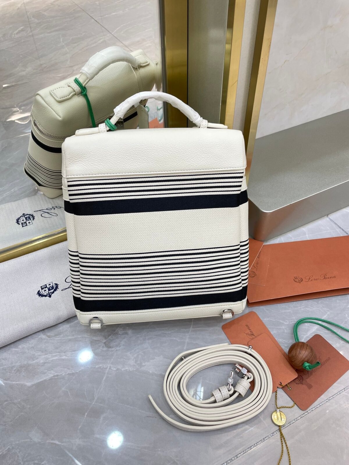 25-45.jpeg Loro Piana 诺悠翩雅 L23.5 Extra Pocket 背包 条纹帆布拼接小牛皮迷你包 多功能两用手提/单肩 - 图片 10