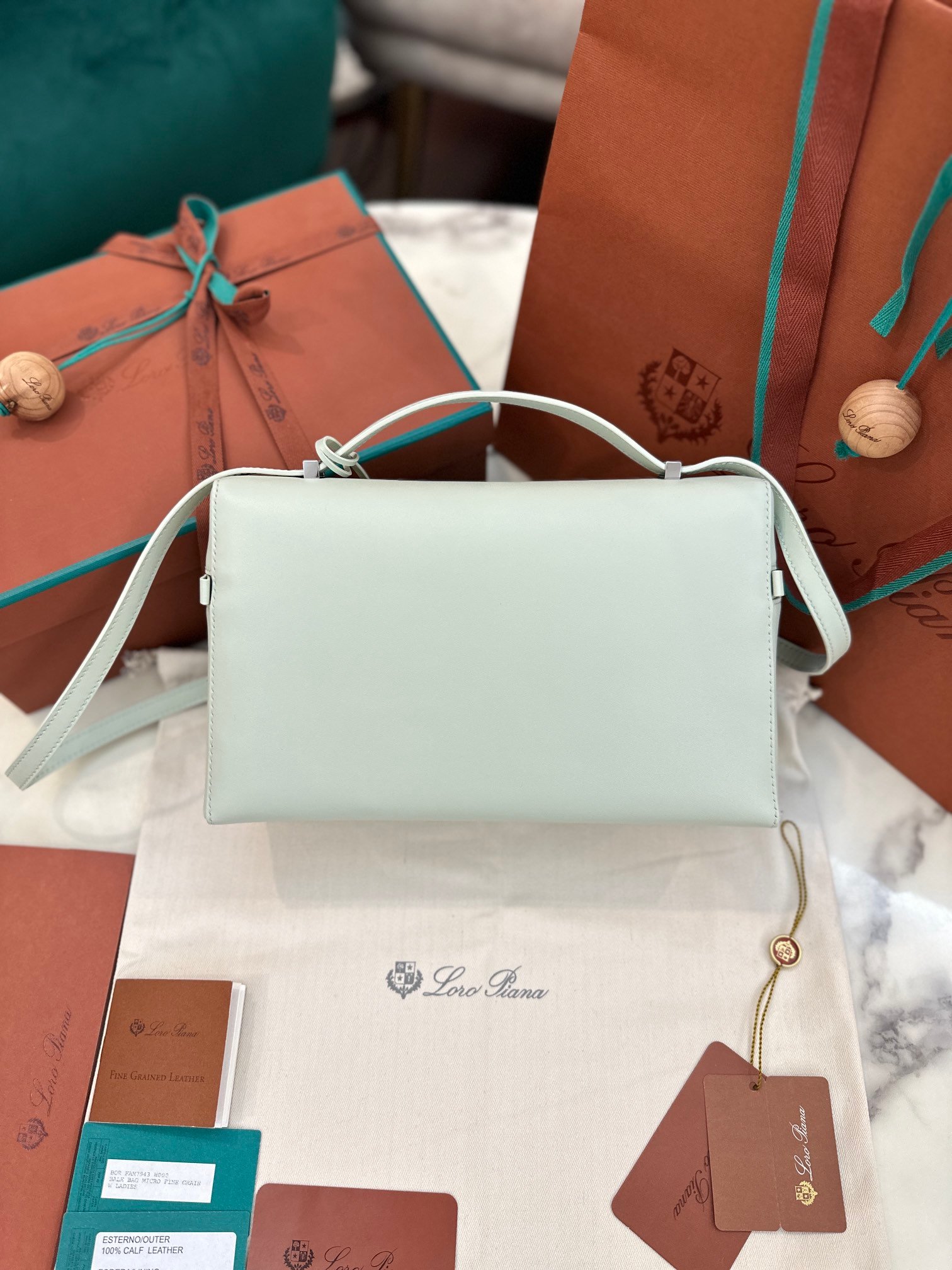 26-38.jpeg Loro Piana 诺悠翩雅 Extra Bag 27优质小牛皮手袋 配钢制五金 手提斜挎包 4色 - 图片 13