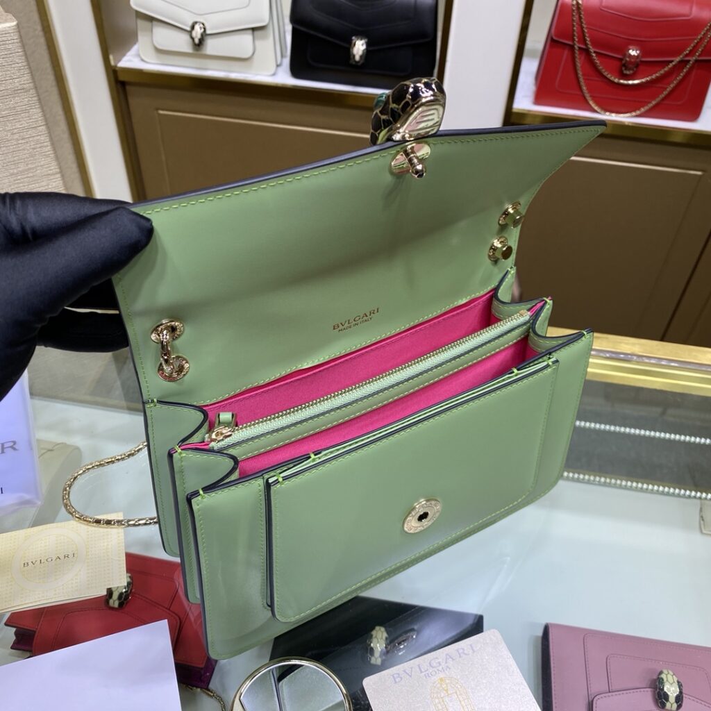 宝格丽 BVLGARI 蛇头翻盖包 25cm Serpenti Forever 多色细腻小牛皮 – Image 12 宝格丽 BVLGARI 蛇头翻盖包 25cm Serpenti Forever 多色细腻小牛皮 – Image 12