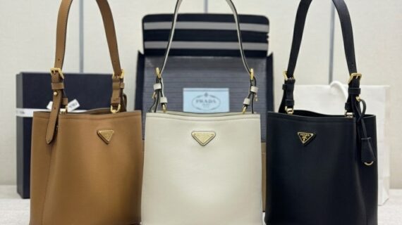 普拉达 Prada 荔枝纹软牛皮水桶包 22x21cm 可调肩带手提包1BE080 普拉达 Prada 荔枝纹软牛皮水桶包 22x21cm 可调肩带手提包1BE080