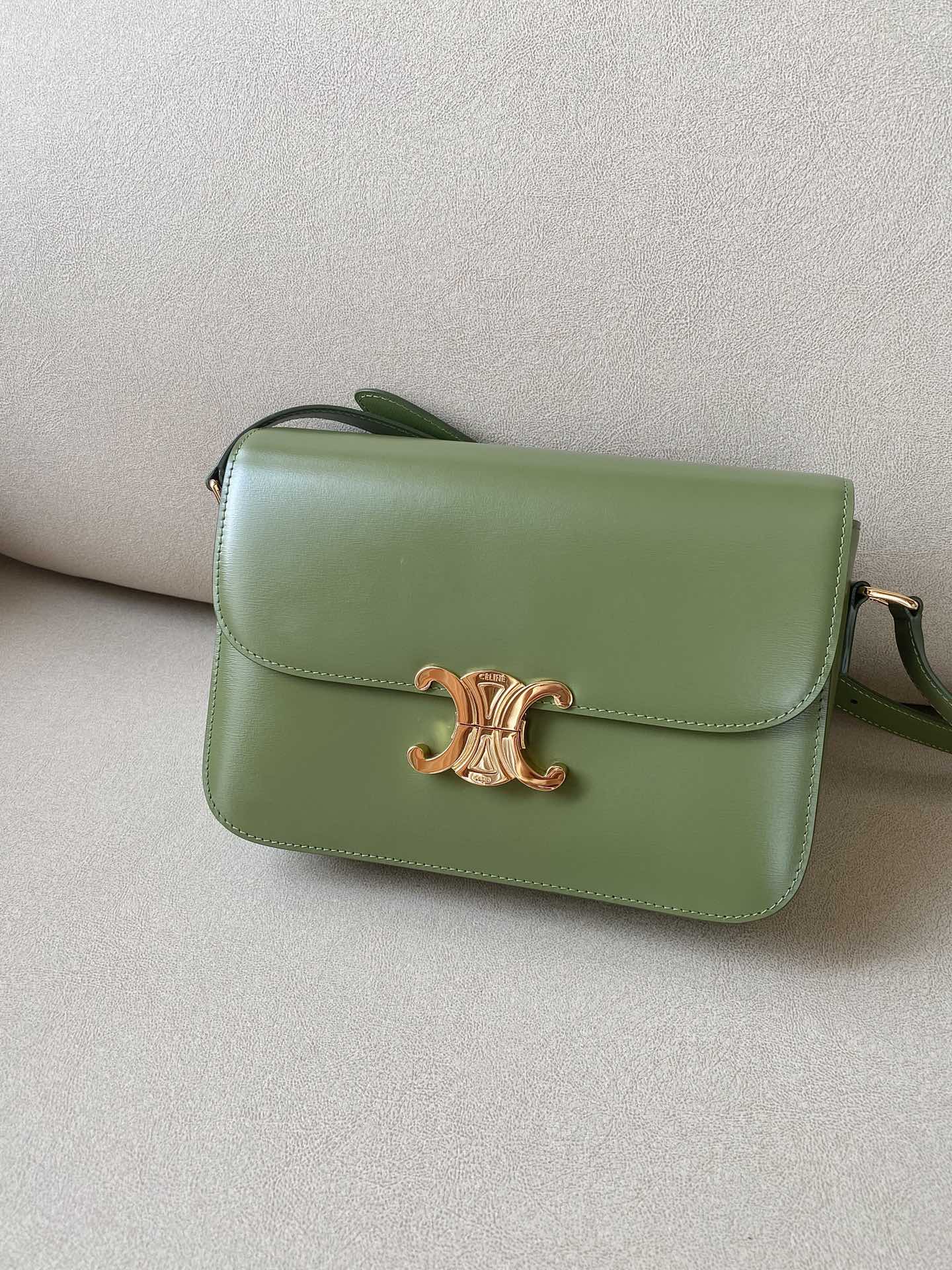赛琳凯旋门包 Celine Triomphe 中号亮泽小牛皮肩背包 5色可选 法式复古 – Image 12 赛琳凯旋门包 Celine Triomphe 中号亮泽小牛皮肩背包 5色可选 法式复古 – Image 12