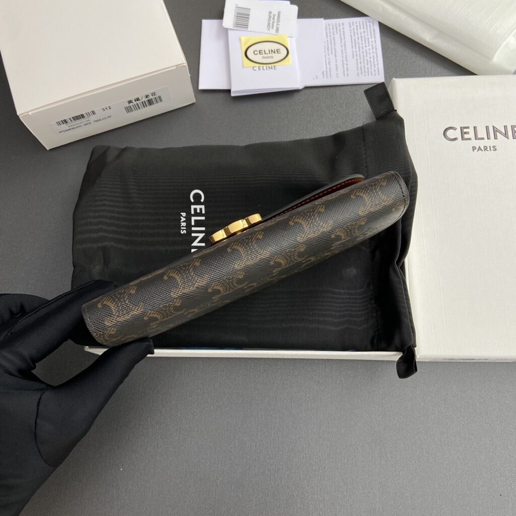 CELINE 赛琳 TRIOMPHE 凯旋门大号翻盖钱包19cm WOC 经典老花、黑色与卵石色小牛皮 – Image 4 CELINE 赛琳 TRIOMPHE 凯旋门大号翻盖钱包19cm WOC 经典老花、黑色与卵石色小牛皮 – Image 4