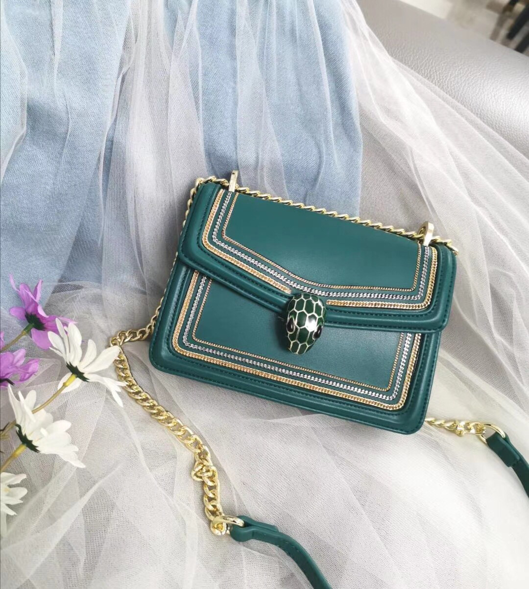 宝格丽 Serpenti 系列全牛皮单肩斜跨包20cm 奢华珐琅蛇头搭扣小号女包水膜油边 8色 – Image 3 宝格丽 Serpenti 系列全牛皮单肩斜跨包20cm 奢华珐琅蛇头搭扣小号女包水膜油边 8色 – Image 3