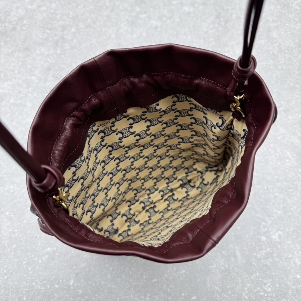 CELINE思琳 CRYSTAL 抽绳福袋包 27x31cm 顶级软皱小羊皮云朵包 – Image 11 CELINE思琳 CRYSTAL 抽绳福袋包 27x31cm 顶级软皱小羊皮云朵包 – Image 11