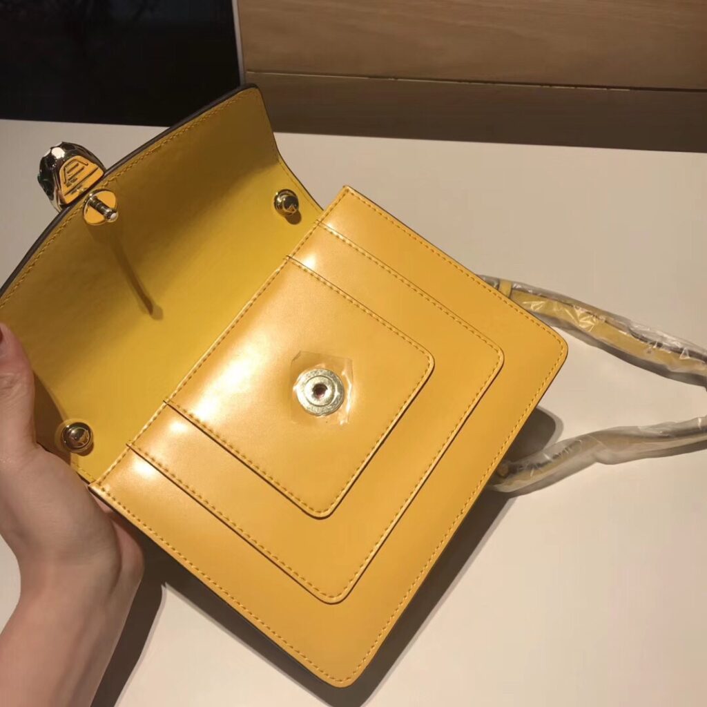 宝格丽 BVLGARI Serpenti 蛇头包 20cm小号单链条单肩斜挎包 进口牛皮6色 – Image 12 宝格丽 BVLGARI Serpenti 蛇头包 20cm小号单链条单肩斜挎包 进口牛皮6色 – Image 12