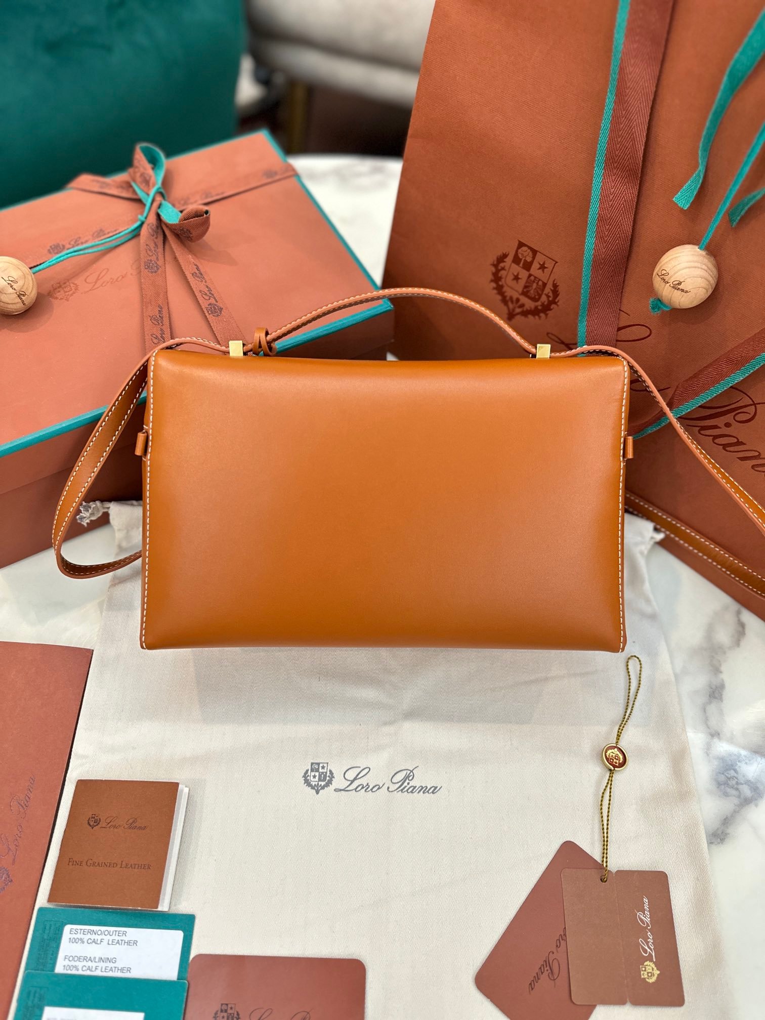 33-14.jpeg Loro Piana 诺悠翩雅 Extra Bag 27优质小牛皮手袋 配钢制五金 手提斜挎包 4色 - 图片 15