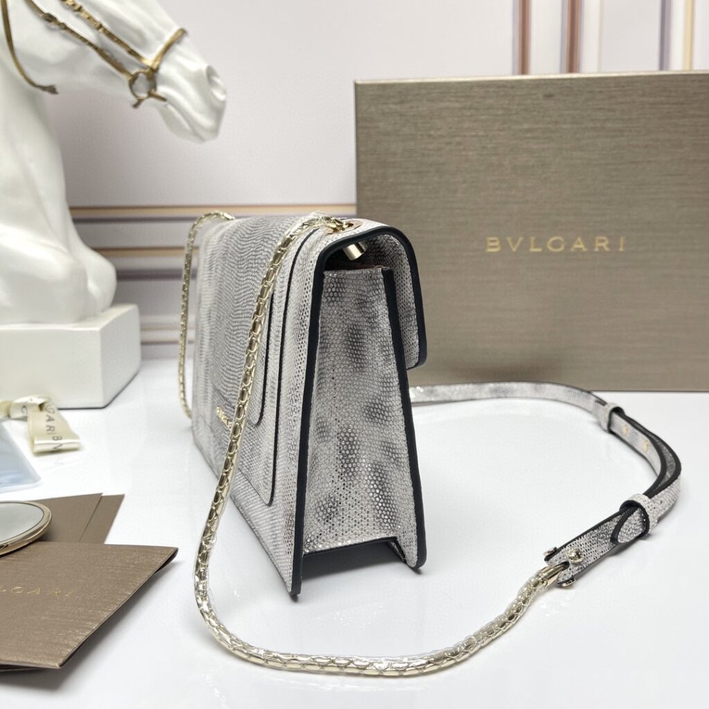 BVLGARI 宝格丽 Serpenti系列蛇头包 蟒蛇皮单肩斜挎包 珍珠纹银灰色 22cm – Image 7 BVLGARI 宝格丽 Serpenti系列蛇头包 蟒蛇皮单肩斜挎包 珍珠纹银灰色 22cm – Image 7