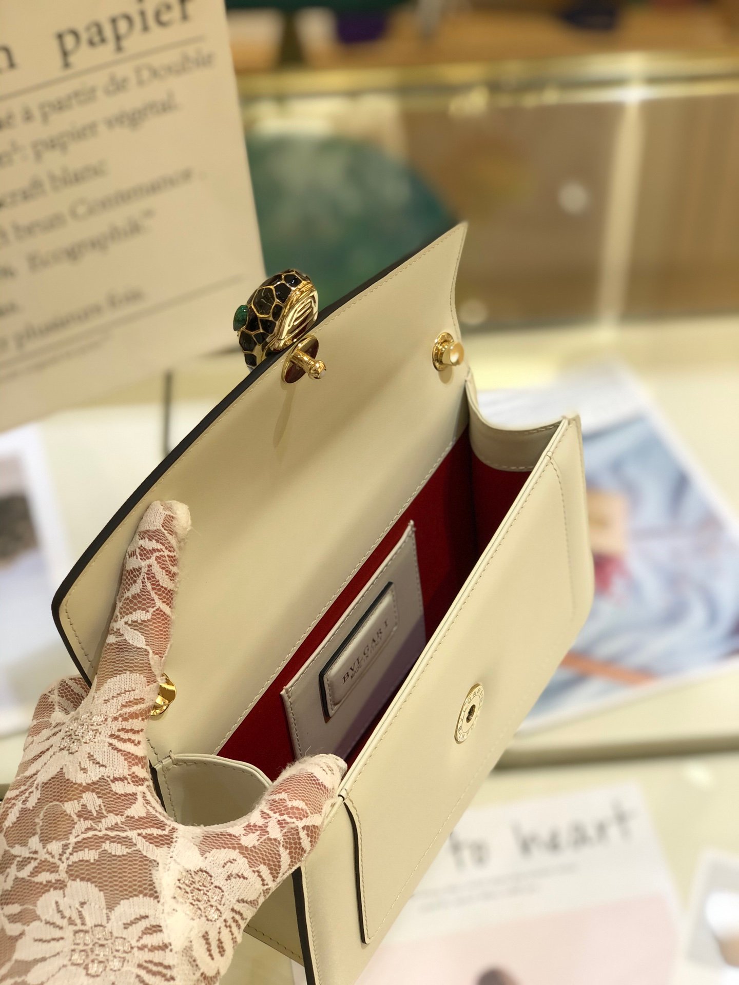 35-14-1.jpeg BVLGARI 宝格丽 Serpenti Forever 小牛皮斜挎包22.5cm 蛇头珐琅扣链条单肩包 4色可选 - 图片 15