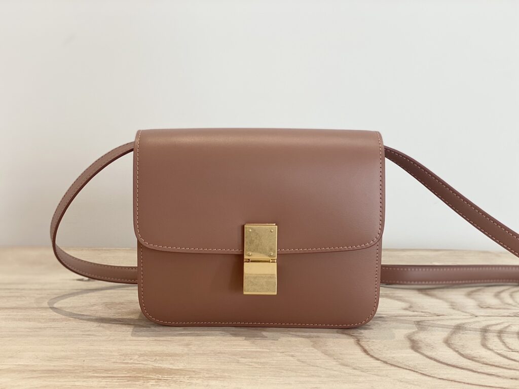 赛琳 Celine 小号豆腐包 18.5cm 抛光和水波纹小牛皮 Box Teen 8款配色斜挎包 – Image 10 赛琳 Celine 小号豆腐包 18.5cm 抛光和水波纹小牛皮 Box Teen 8款配色斜挎包 – Image 10