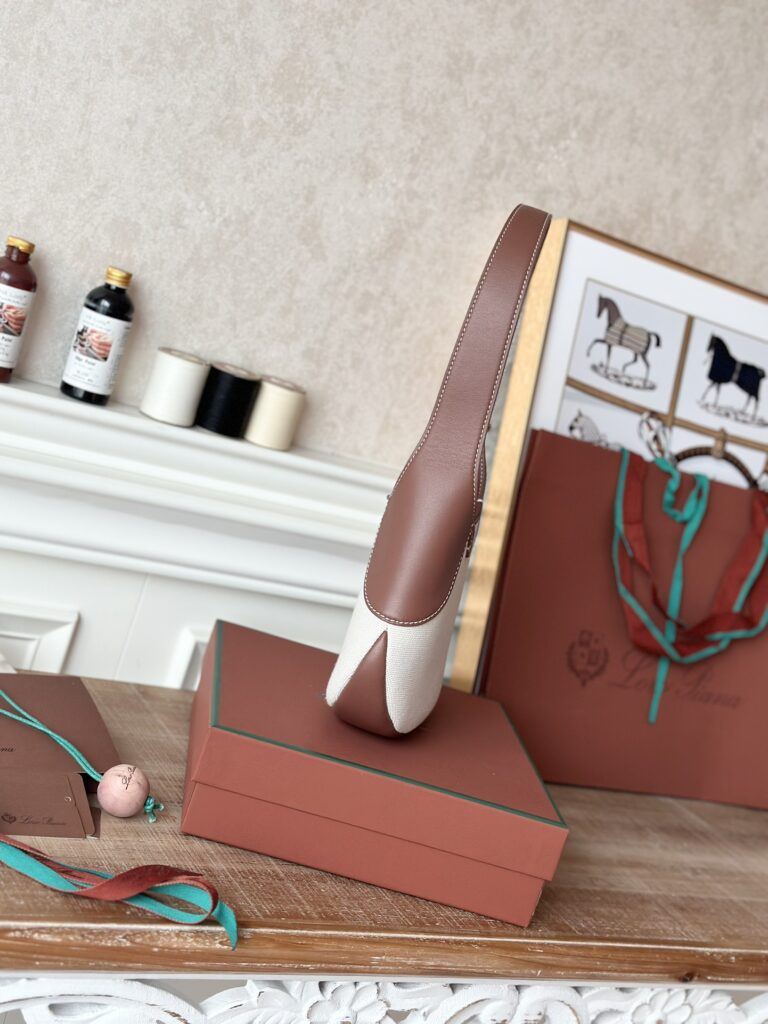 Loro Piana 诺悠翩雅 Bobbin 小号腋下包 全钢五金进口小牛皮单肩包 – Image 11 Loro Piana 诺悠翩雅 Bobbin 小号腋下包 全钢五金进口小牛皮单肩包 – Image 11