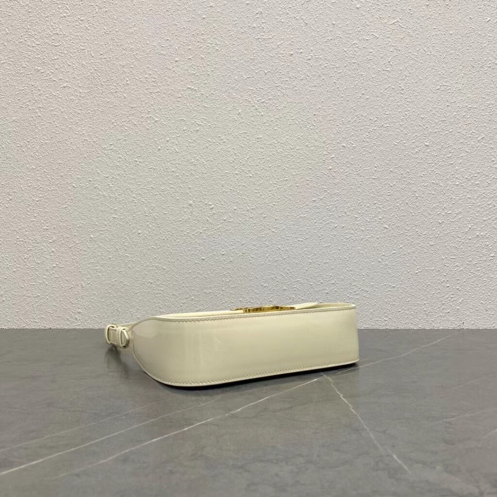 CELINE 赛琳 凯旋门腋下包20cm 漆皮奶白色 Triomphe 单肩包 – Image 4 CELINE 赛琳 凯旋门腋下包20cm 漆皮奶白色 Triomphe 单肩包 – Image 4