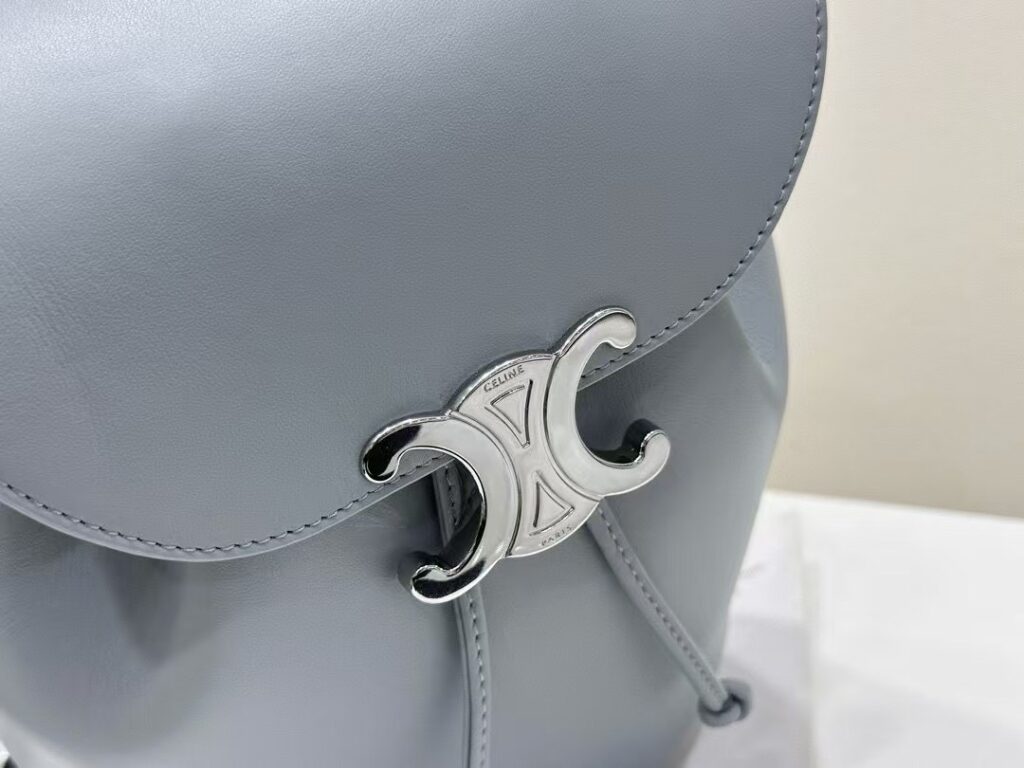 Celine 赛琳 Triomphe 凯旋门系列 冰川蓝亮面小牛皮女士双肩包 迷你背包 – Image 4 Celine 赛琳 Triomphe 凯旋门系列 冰川蓝亮面小牛皮女士双肩包 迷你背包 – Image 4