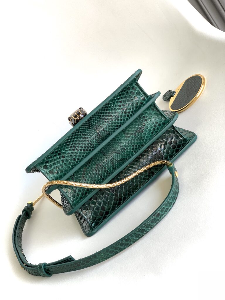 宝格丽 Bvlgari Serpenti Forever 森林翡翠绿蟒蛇皮蛇头包18cm 三层手提风琴包 – Image 4 宝格丽 Bvlgari Serpenti Forever 森林翡翠绿蟒蛇皮蛇头包18cm 三层手提风琴包 – Image 4