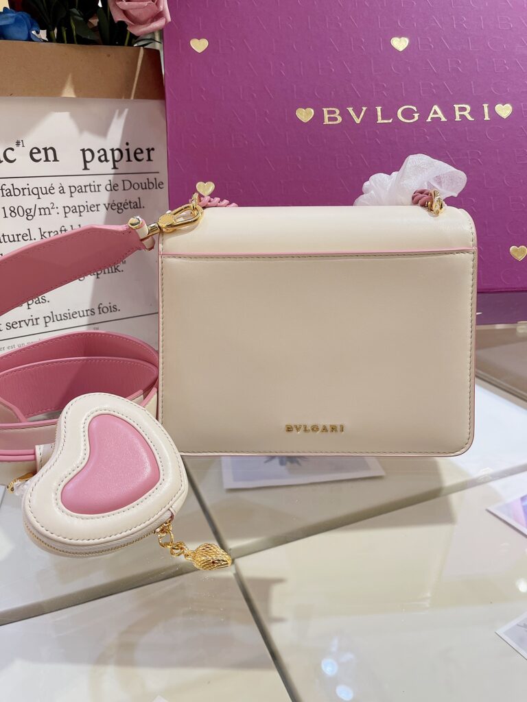 BVLGARI 宝格丽 七夕情人节 蛇头包小羊皮风琴包 斜挎单肩女包 附心形零钱包真丝丝巾套装 – Image 5 BVLGARI 宝格丽 七夕情人节 蛇头包小羊皮风琴包 斜挎单肩女包 附心形零钱包真丝丝巾套装 – Image 5