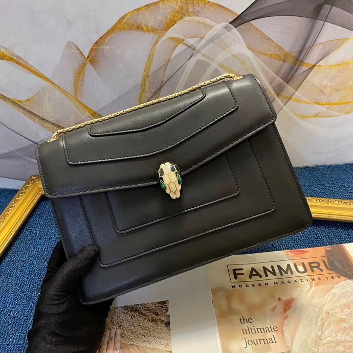 BVLGARI 宝格丽 大号28cm 牛皮单肩斜挎包 4色可选 – Image 4 BVLGARI 宝格丽 大号28cm 牛皮单肩斜挎包 4色可选 – Image 4