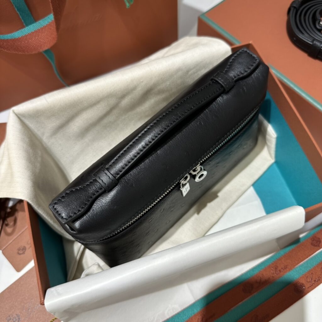 诺悠翩雅 Loro Piana Extra Pocket L19 鸵鸟纹包包 顶级老钱风手提斜挎包 6色 – Image 12 诺悠翩雅 Loro Piana Extra Pocket L19 鸵鸟纹包包 顶级老钱风手提斜挎包 6色 – Image 12
