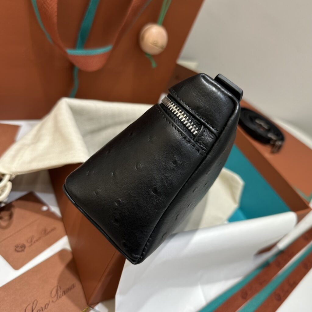 诺悠翩雅 Loro Piana Extra Pocket L19 鸵鸟纹包包 顶级老钱风手提斜挎包 6色 – Image 13 诺悠翩雅 Loro Piana Extra Pocket L19 鸵鸟纹包包 顶级老钱风手提斜挎包 6色 – Image 13