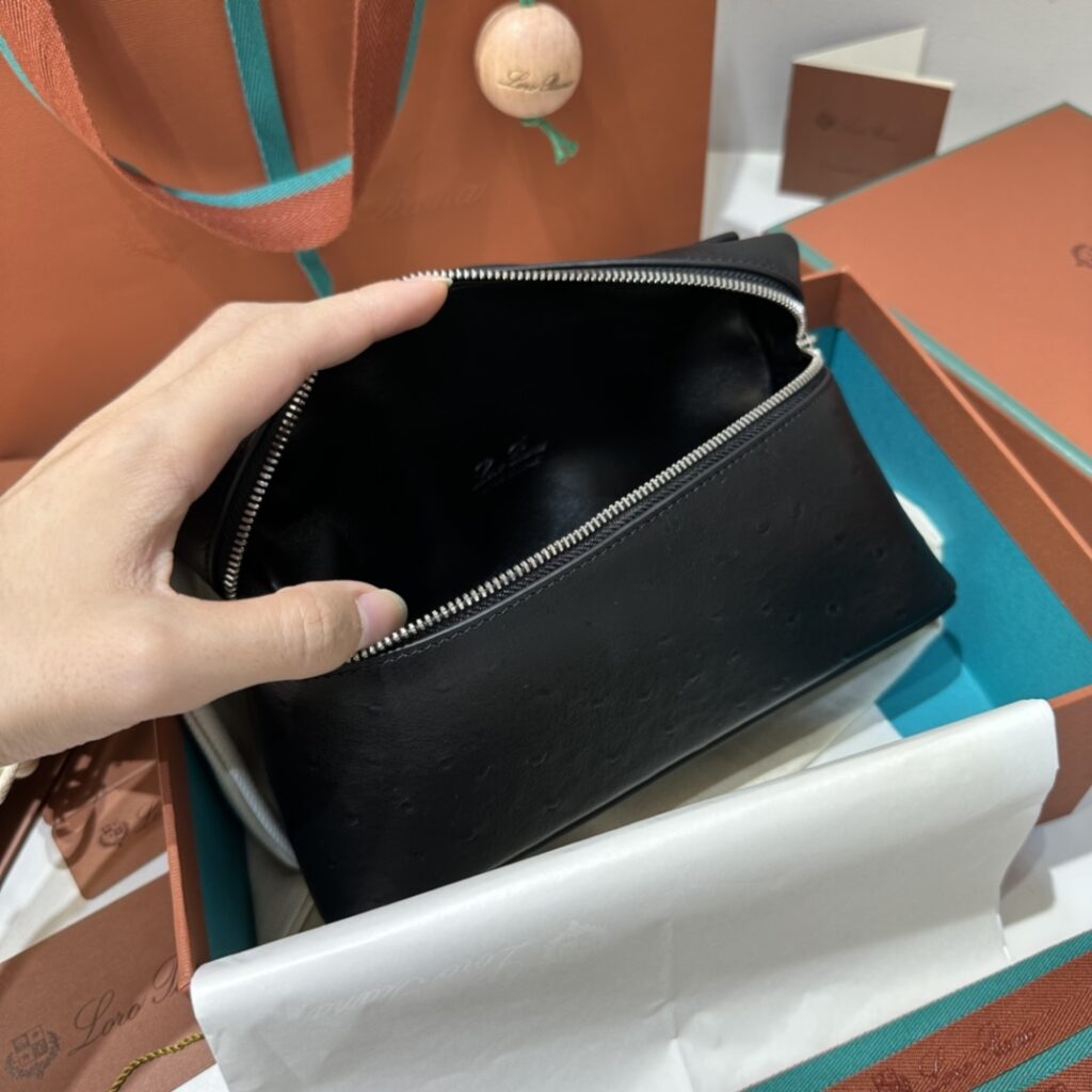诺悠翩雅 Loro Piana Extra Pocket L19 鸵鸟纹包包 顶级老钱风手提斜挎包 6色 – Image 14 诺悠翩雅 Loro Piana Extra Pocket L19 鸵鸟纹包包 顶级老钱风手提斜挎包 6色 – Image 14