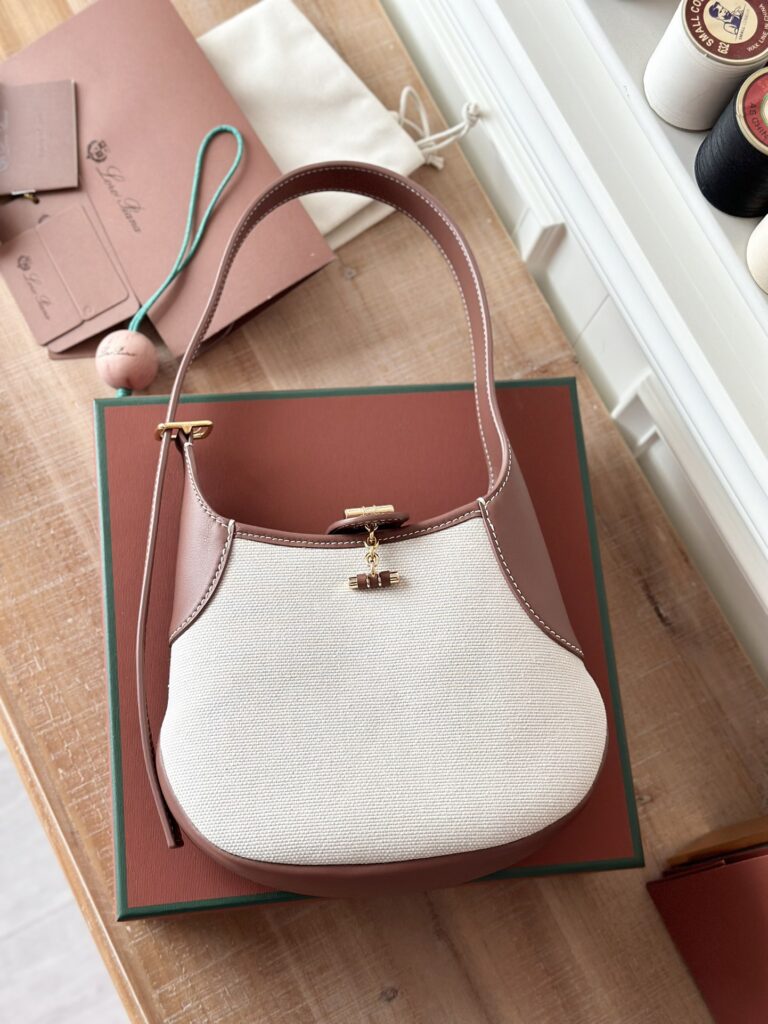 Loro Piana 诺悠翩雅 Bobbin 小号腋下包 全钢五金进口小牛皮单肩包 – Image 15 Loro Piana 诺悠翩雅 Bobbin 小号腋下包 全钢五金进口小牛皮单肩包 – Image 15