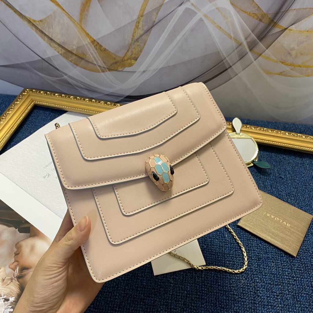 宝格丽 BVLGARI Serpenti 蛇头包 20cm小号单链条单肩斜挎包 进口牛皮6色 – Image 16 宝格丽 BVLGARI Serpenti 蛇头包 20cm小号单链条单肩斜挎包 进口牛皮6色 – Image 16