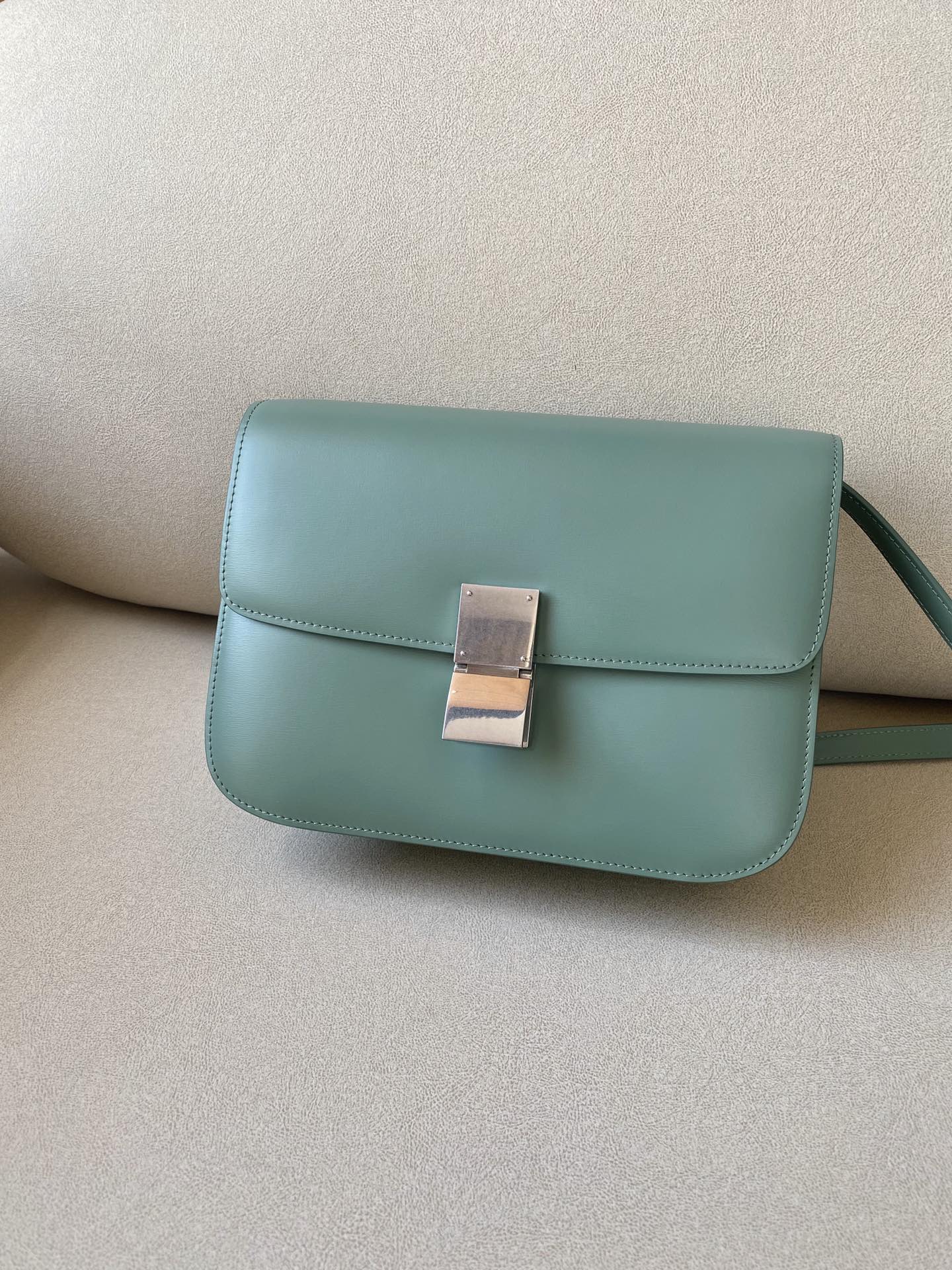 Celine 赛琳中号豆腐包 24cm Classic Box 细横纹小牛皮单肩斜挎包 6色可选 – Image 13 Celine 赛琳中号豆腐包 24cm Classic Box 细横纹小牛皮单肩斜挎包 6色可选 – Image 13