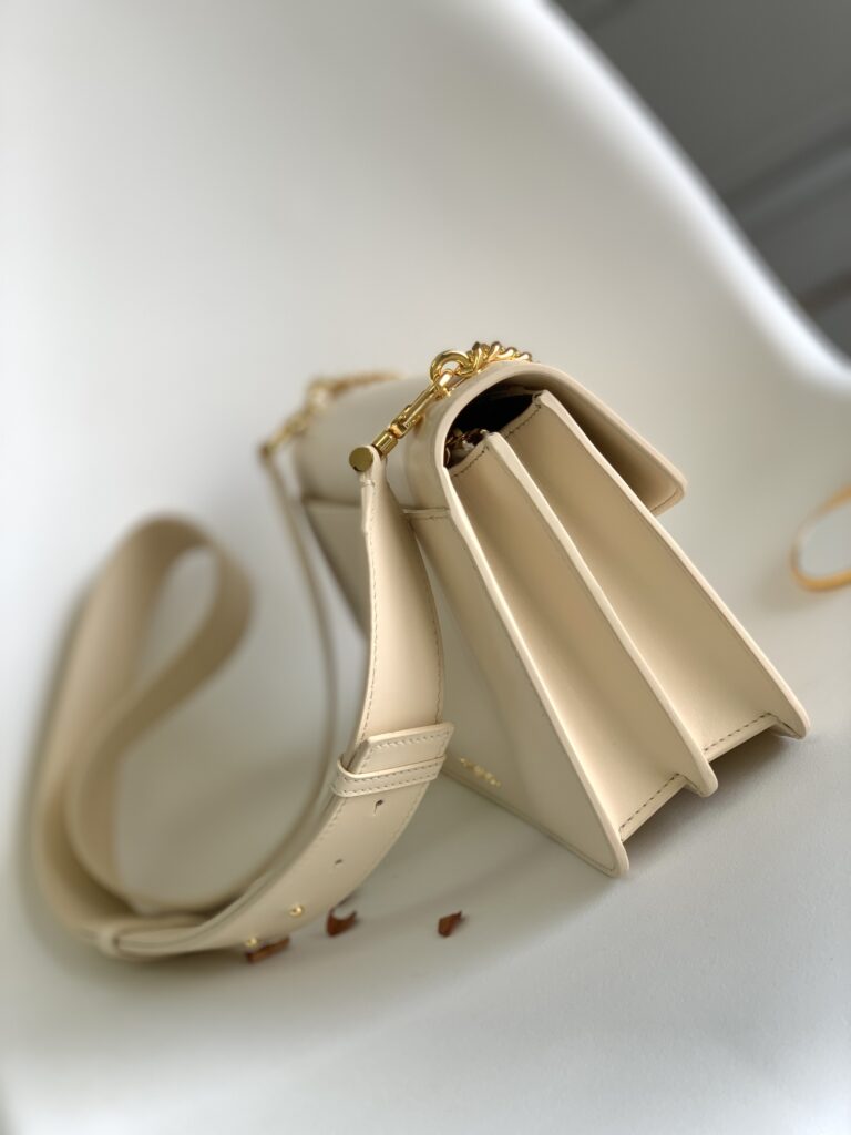 BVLGARI 宝格丽 Serpenti Forever 蛇头包小羊皮单肩斜挎包女包 4色25cm 粗链条琴谱包 – Image 13 BVLGARI 宝格丽 Serpenti Forever 蛇头包小羊皮单肩斜挎包女包 4色25cm 粗链条琴谱包 – Image 13