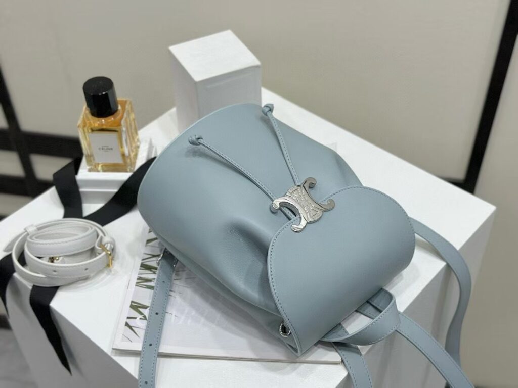 Celine 赛琳 Triomphe 凯旋门系列 冰川蓝亮面小牛皮女士双肩包 迷你背包 – Image 5 Celine 赛琳 Triomphe 凯旋门系列 冰川蓝亮面小牛皮女士双肩包 迷你背包 – Image 5