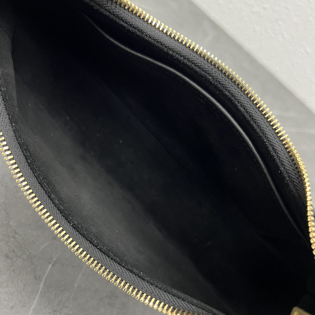 CELINE 赛琳 经典腋下包25cm AVA STRAP 黑色小牛皮新月包 可调节肩带 – Image 5 CELINE 赛琳 经典腋下包25cm AVA STRAP 黑色小牛皮新月包 可调节肩带 – Image 5