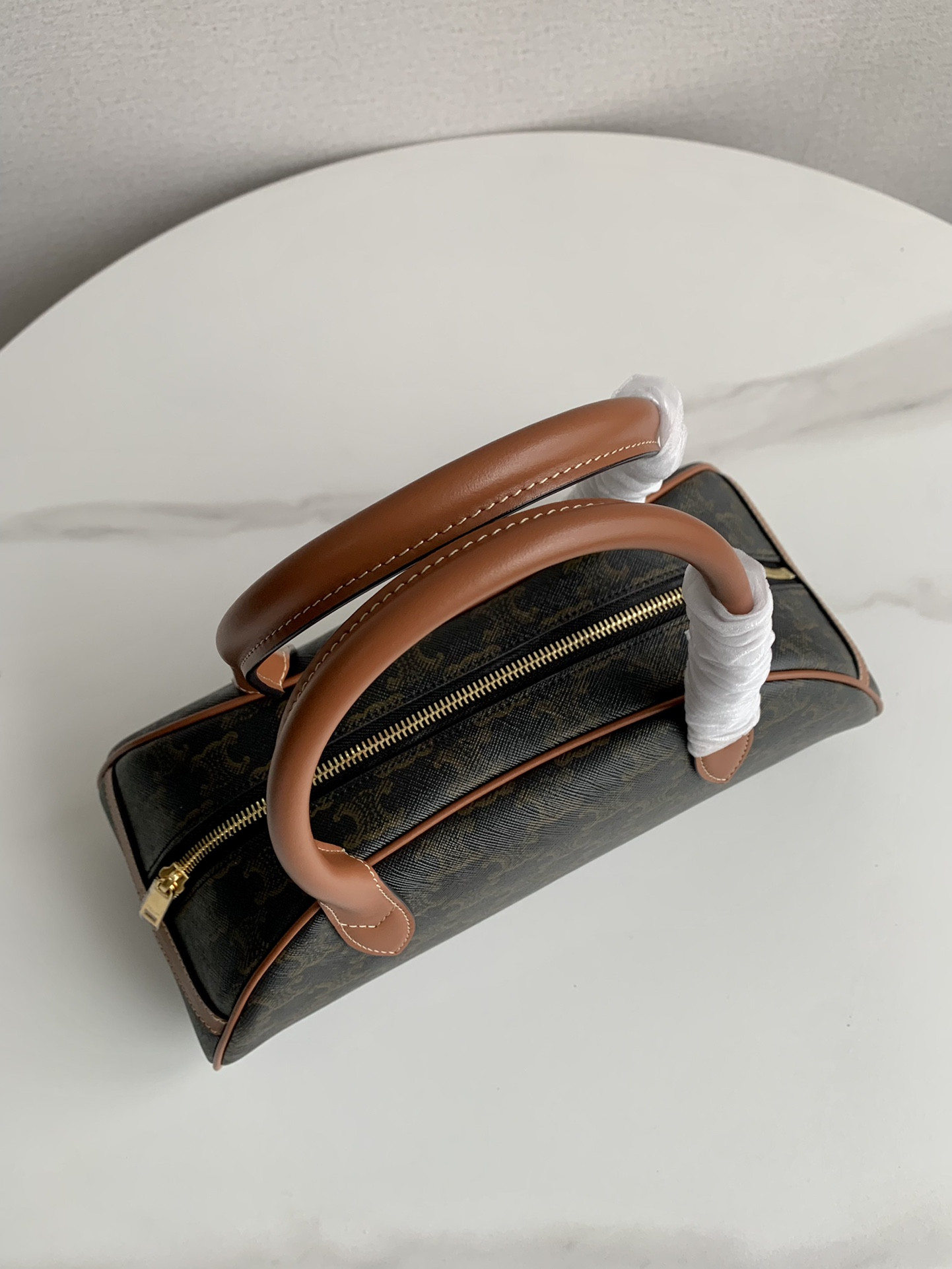 赛琳 Celine TECKEL 中号凯旋门印花牛皮手袋 复古腊肠包 – Image 5 赛琳 Celine TECKEL 中号凯旋门印花牛皮手袋 复古腊肠包 – Image 5