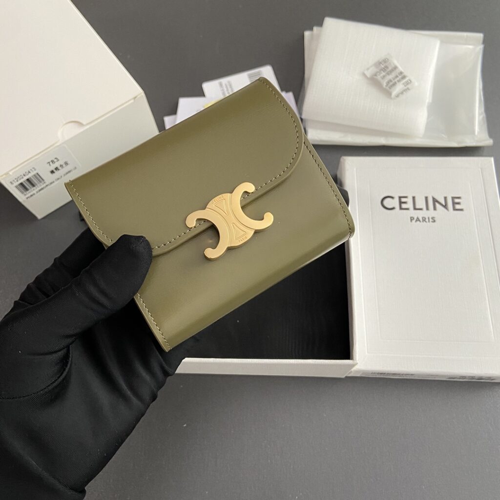 赛琳 CELINE 凯旋门短款钱包9.5cm 6款配色 经典Triomphe系列 – Image 13 赛琳 CELINE 凯旋门短款钱包9.5cm 6款配色 经典Triomphe系列 – Image 13