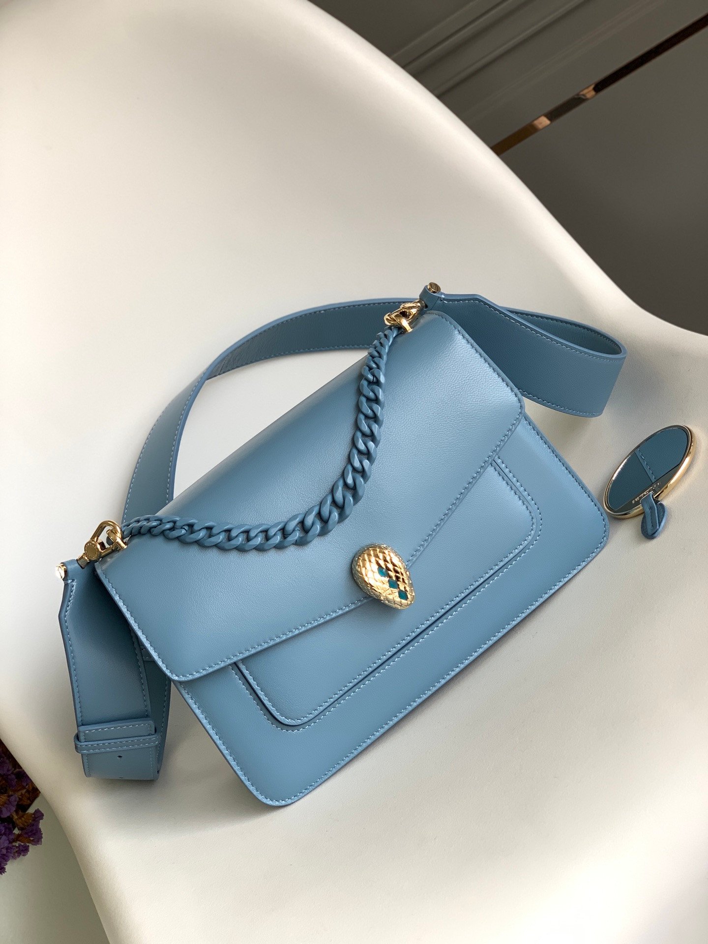 55-10.jpeg Bvlgari 宝格丽 Serpenti Forever粗链系列斜挎包25cm 小牛皮单肩手提包 蛇头搭扣 4色可选 - 图片 14