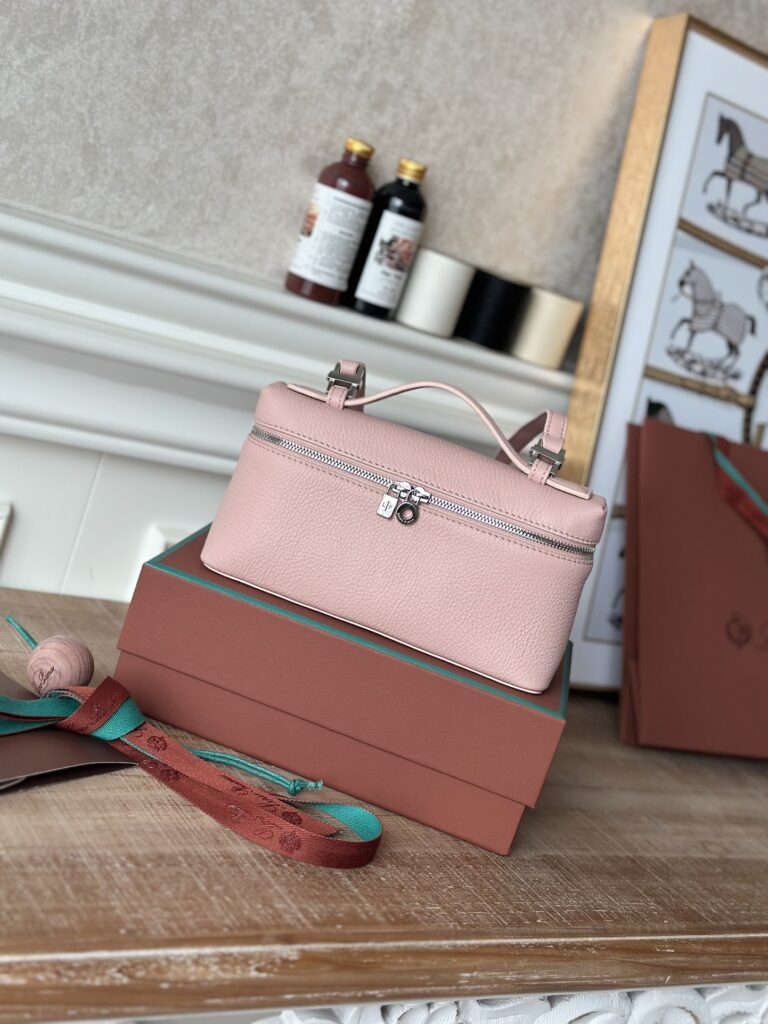 Loro Piana 诺悠翩雅 Extra Pocket L19 饭盒包 可斜挎肩背手提包 全颜色可选 – Image 10 Loro Piana 诺悠翩雅 Extra Pocket L19 饭盒包 可斜挎肩背手提包 全颜色可选 – Image 10