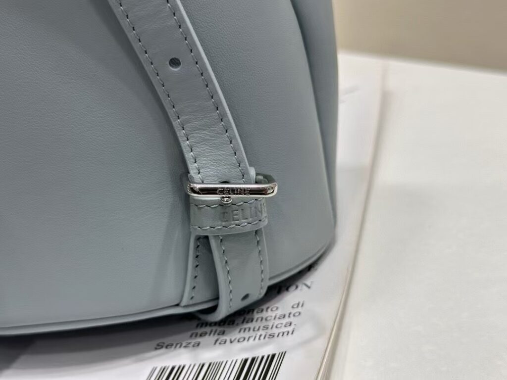 Celine 赛琳 Triomphe 凯旋门系列 冰川蓝亮面小牛皮女士双肩包 迷你背包 – Image 6 Celine 赛琳 Triomphe 凯旋门系列 冰川蓝亮面小牛皮女士双肩包 迷你背包 – Image 6