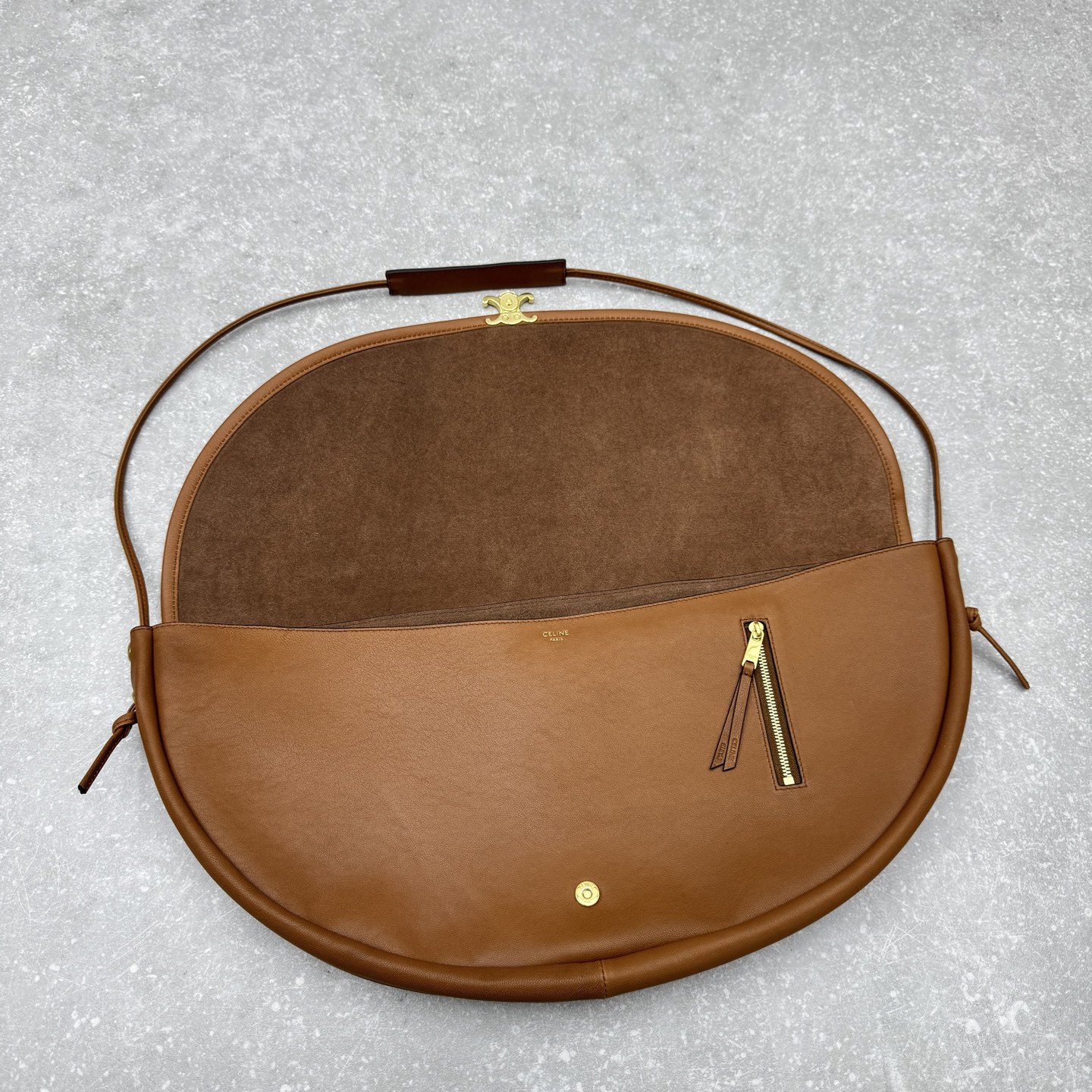 CELINE 赛琳 HALFMOON 半月包46cm 法式复古慵懒风单肩包 2026春夏款 – Image 3 CELINE 赛琳 HALFMOON 半月包46cm 法式复古慵懒风单肩包 2026春夏款 – Image 3