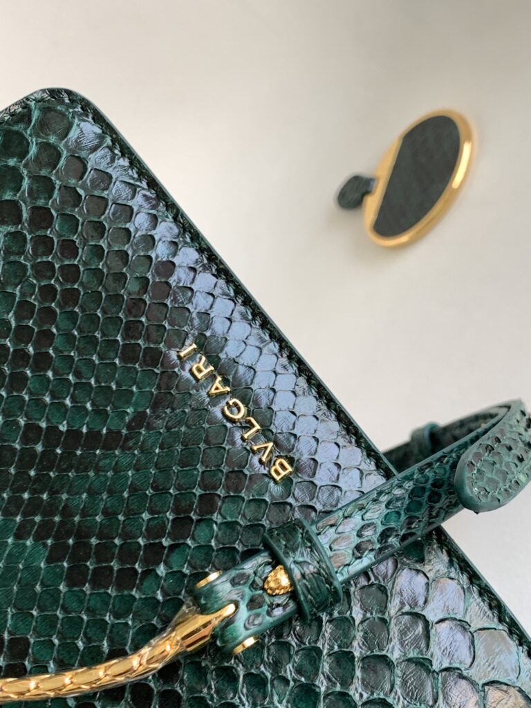 宝格丽 Bvlgari Serpenti Forever 森林翡翠绿蟒蛇皮蛇头包18cm 三层手提风琴包 – Image 6 宝格丽 Bvlgari Serpenti Forever 森林翡翠绿蟒蛇皮蛇头包18cm 三层手提风琴包 – Image 6