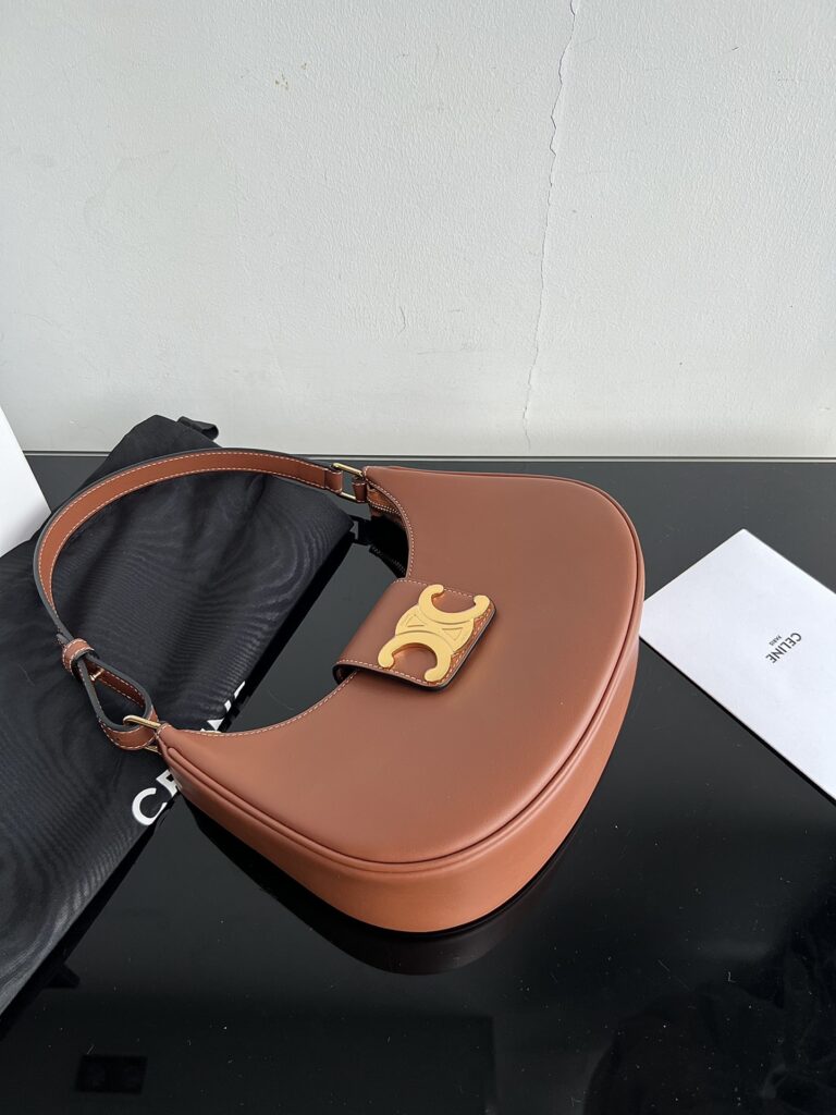 CELINE 赛琳 棕色牛皮凯旋门腋下包 AVA TRIOMPHE 经典复古半月包23cm – Image 2 CELINE 赛琳 棕色牛皮凯旋门腋下包 AVA TRIOMPHE 经典复古半月包23cm – Image 2