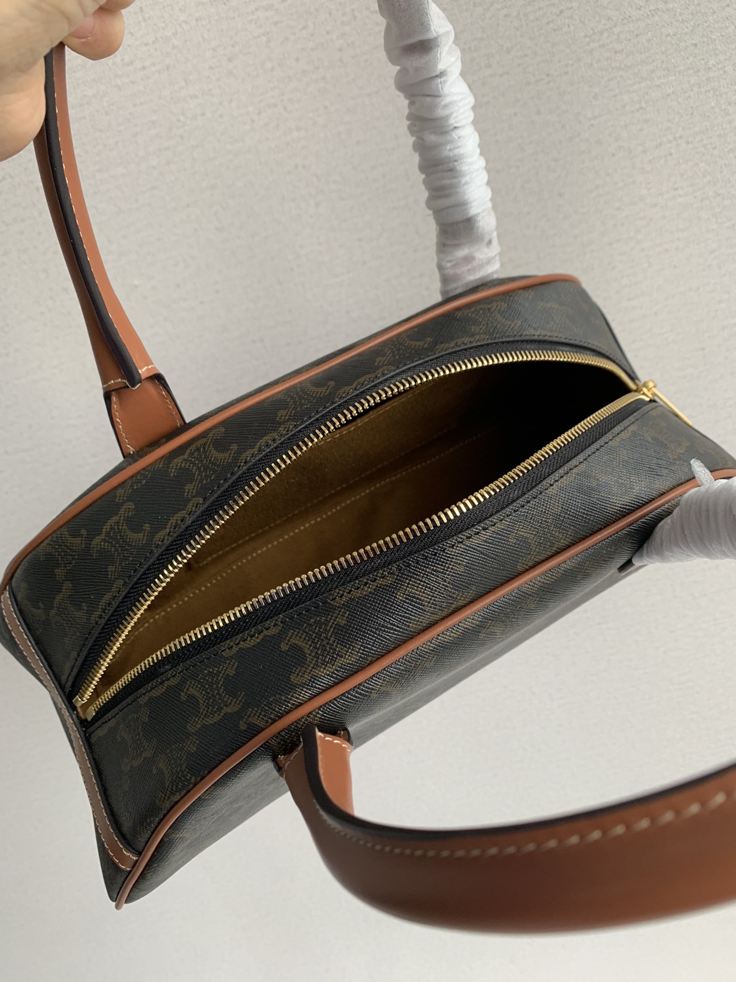 赛琳 Celine TECKEL 中号凯旋门印花牛皮手袋 复古腊肠包 – Image 7 赛琳 Celine TECKEL 中号凯旋门印花牛皮手袋 复古腊肠包 – Image 7