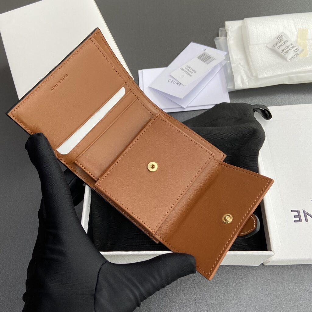 CELINE 赛琳 TRIOMPHE 凯旋门老花短款三折钱包10.5cm – Image 4 CELINE 赛琳 TRIOMPHE 凯旋门老花短款三折钱包10.5cm – Image 4