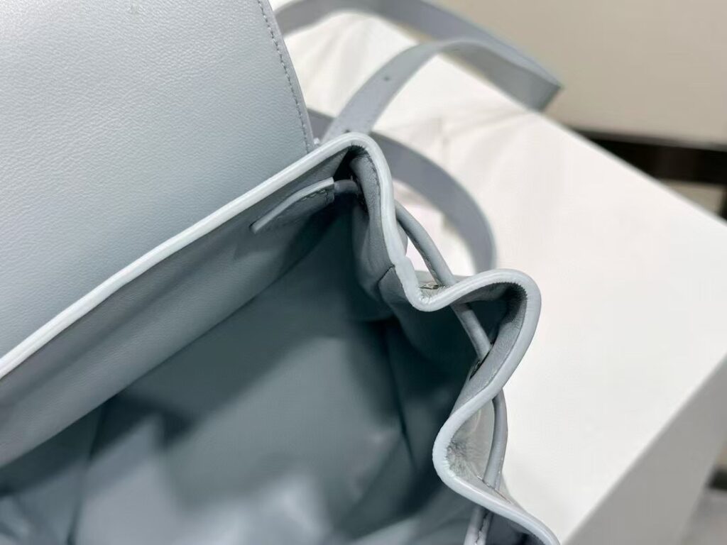 Celine 赛琳 Triomphe 凯旋门系列 冰川蓝亮面小牛皮女士双肩包 迷你背包 – Image 7 Celine 赛琳 Triomphe 凯旋门系列 冰川蓝亮面小牛皮女士双肩包 迷你背包 – Image 7
