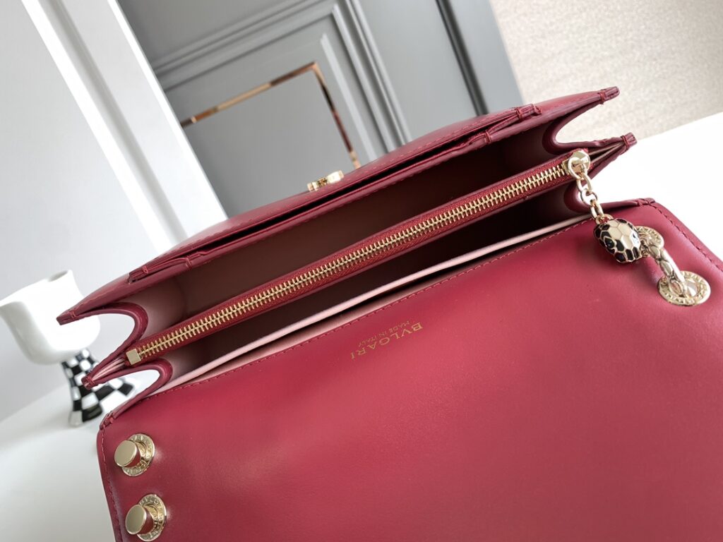 宝格丽 BVLGARI 蛇头翻盖包 25cm Serpenti Forever 多色细腻小牛皮 – Image 7 宝格丽 BVLGARI 蛇头翻盖包 25cm Serpenti Forever 多色细腻小牛皮 – Image 7