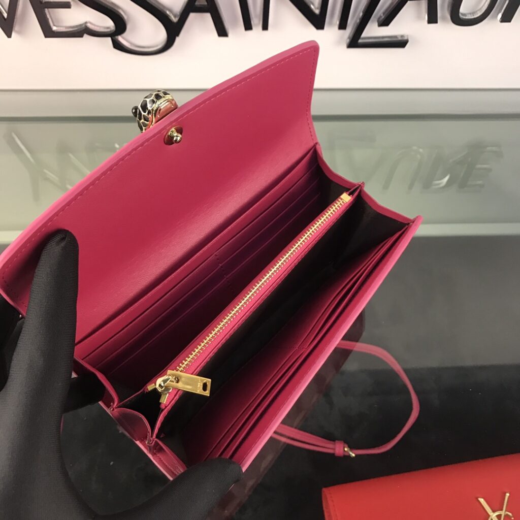 宝格丽 BVLGARI 经典蛇头扣拉链长款钱夹 19cm 玫红星形印花女士斜挎链条包 – Image 7 宝格丽 BVLGARI 经典蛇头扣拉链长款钱夹 19cm 玫红星形印花女士斜挎链条包 – Image 7