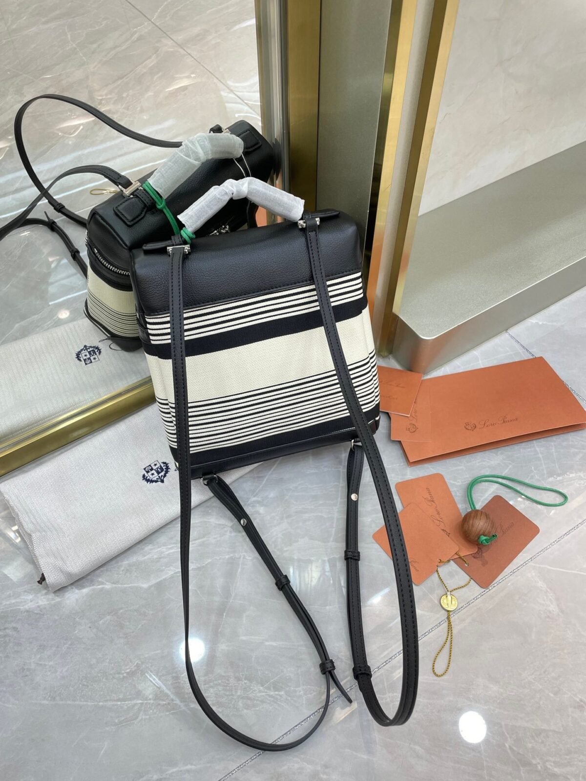 8-169.jpeg Loro Piana 诺悠翩雅 L23.5 Extra Pocket 背包 条纹帆布拼接小牛皮迷你包 多功能两用手提/单肩 - 图片 3