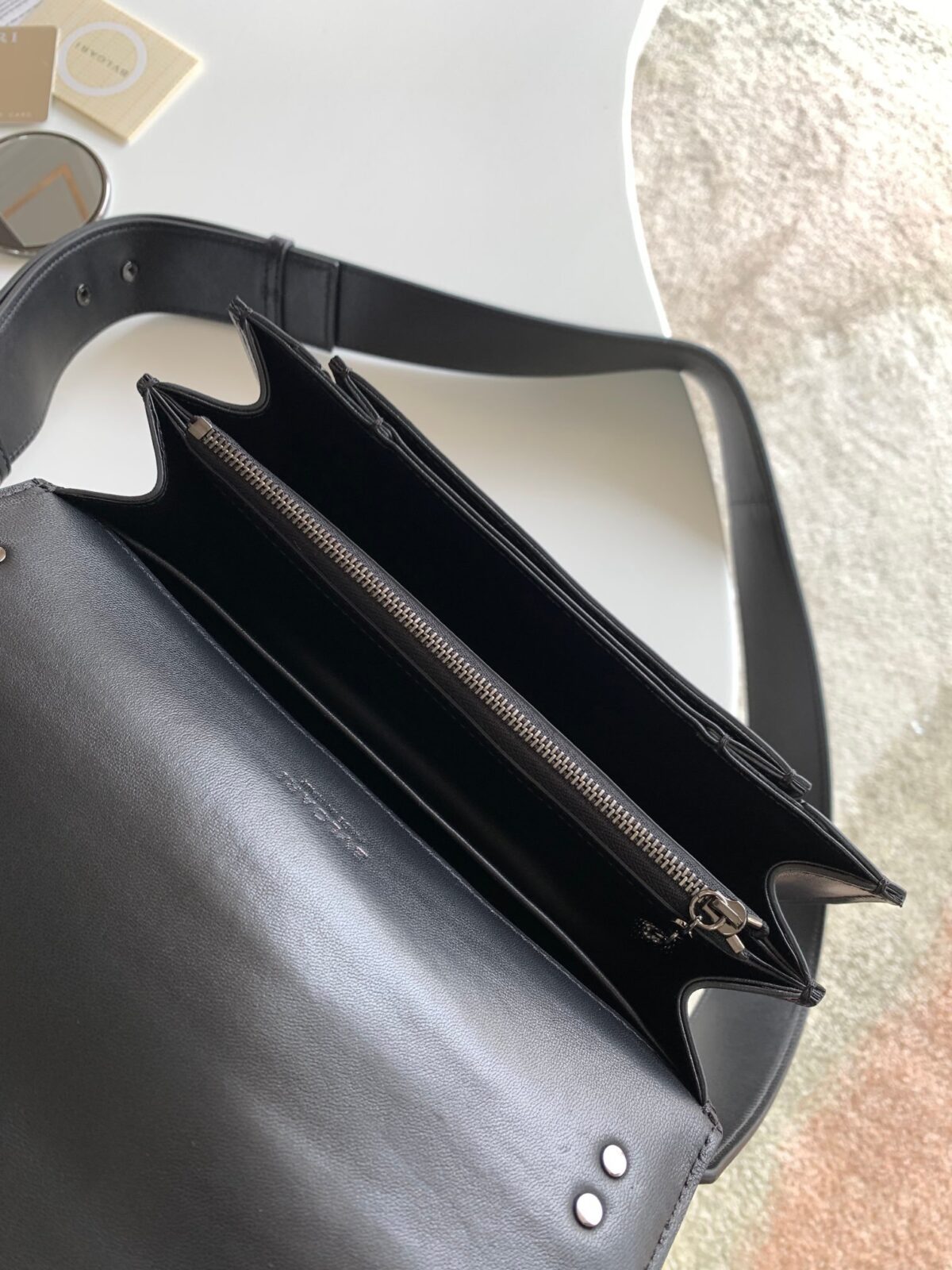 8-175.jpeg Bvlgari 宝格丽 Serpenti Forever粗链系列斜挎包25cm 小牛皮单肩手提包 蛇头搭扣 4色可选 - 图片 8
