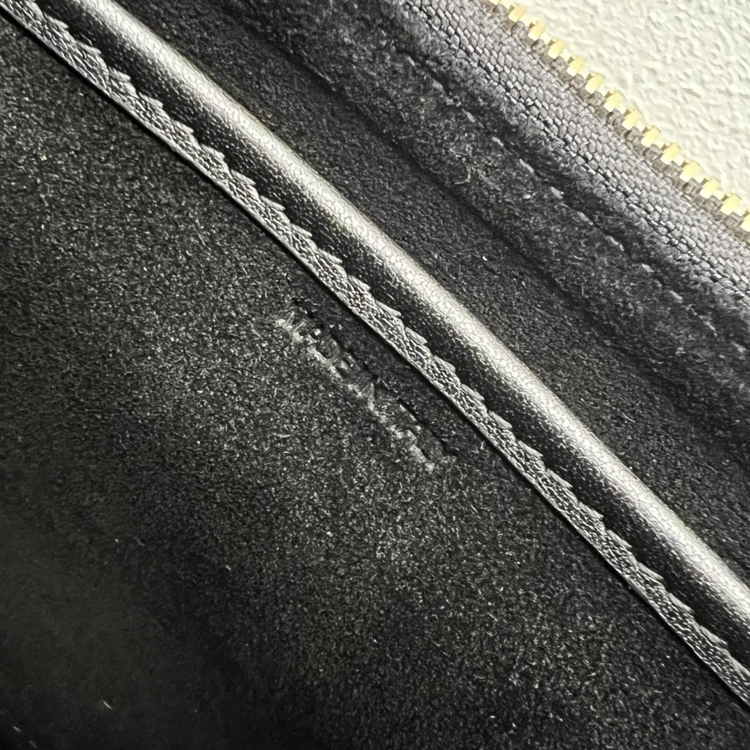 CELINE 赛琳 经典腋下包25cm AVA STRAP 黑色小牛皮新月包 可调节肩带 – Image 8 CELINE 赛琳 经典腋下包25cm AVA STRAP 黑色小牛皮新月包 可调节肩带 – Image 8