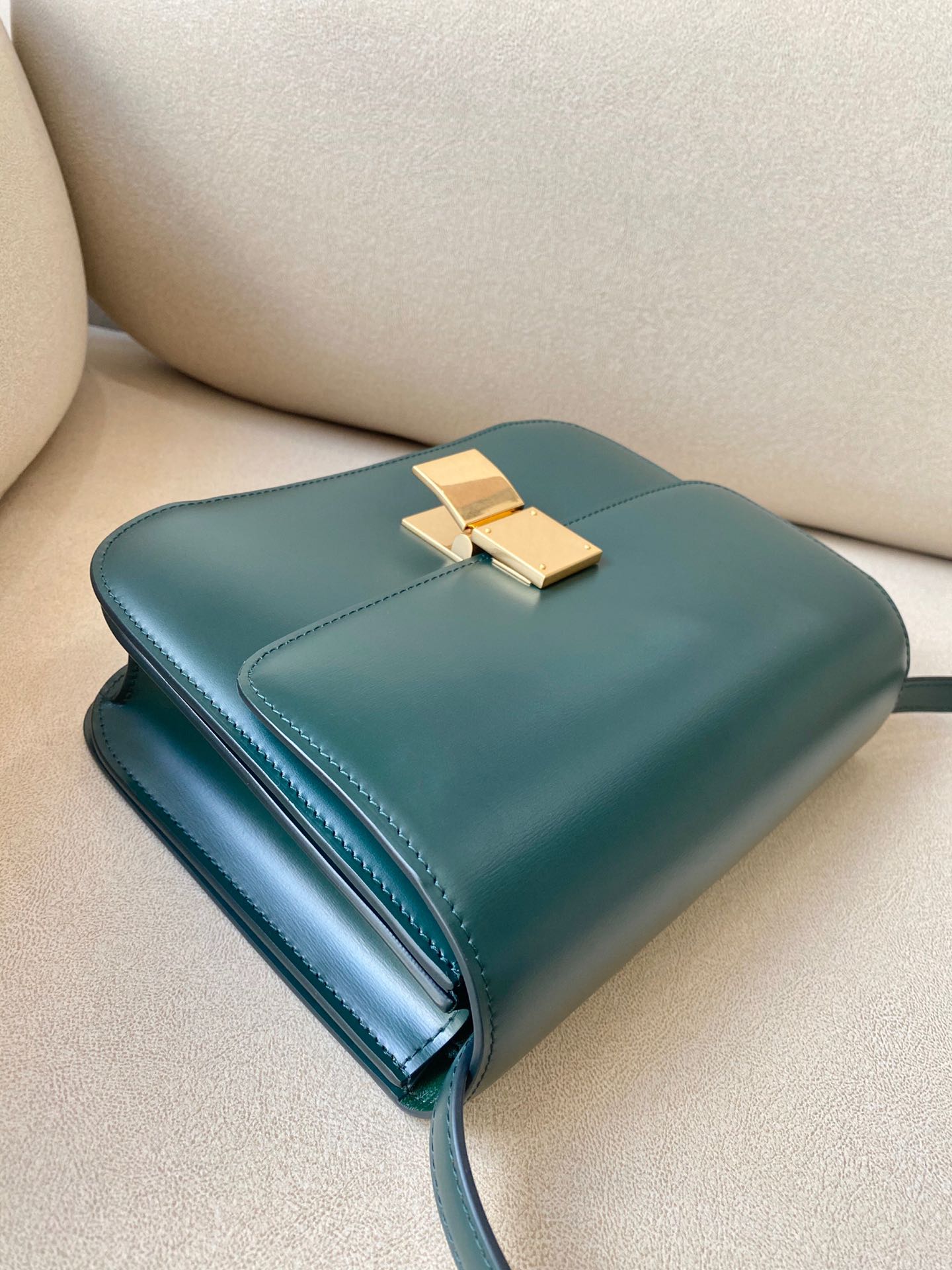 Celine 赛琳中号豆腐包 24cm Classic Box 细横纹小牛皮单肩斜挎包 6色可选 – Image 3 Celine 赛琳中号豆腐包 24cm Classic Box 细横纹小牛皮单肩斜挎包 6色可选 – Image 3